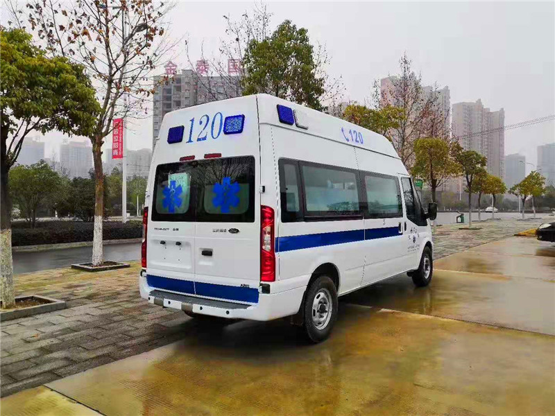 福特新世代V348長(zhǎng)軸高頂監(jiān)護(hù)型救護(hù)車(chē)