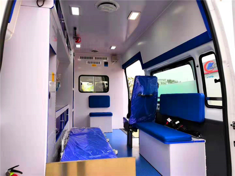 福特新世代V348長(zhǎng)軸高頂監(jiān)護(hù)型救護(hù)車(chē)