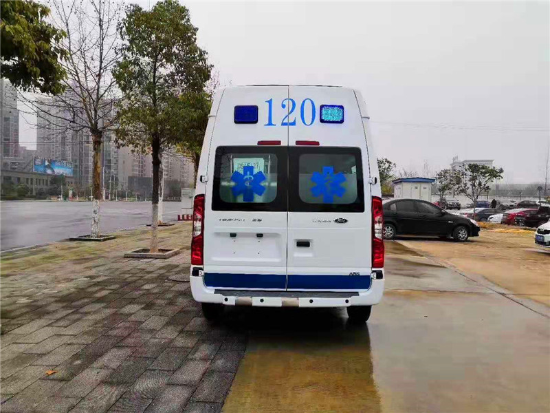 福特新世代V348長(zhǎng)軸高頂監(jiān)護(hù)型救護(hù)車(chē)