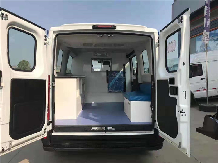 依維柯歐盛救護(hù)車（轉(zhuǎn)運型）