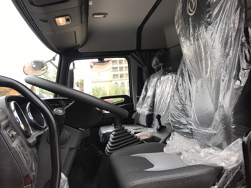 天錦KR小三軸平頂冷藏車(chē)