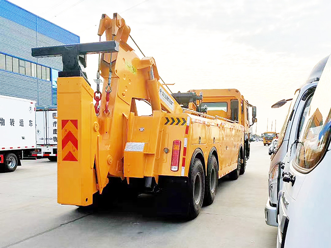 國(guó)六重汽豪沃前四后八拖吊聯(lián)體清障車(chē)