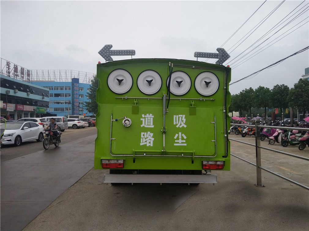 1.5方水 6方塵東風(fēng)D7 吸塵車(chē)