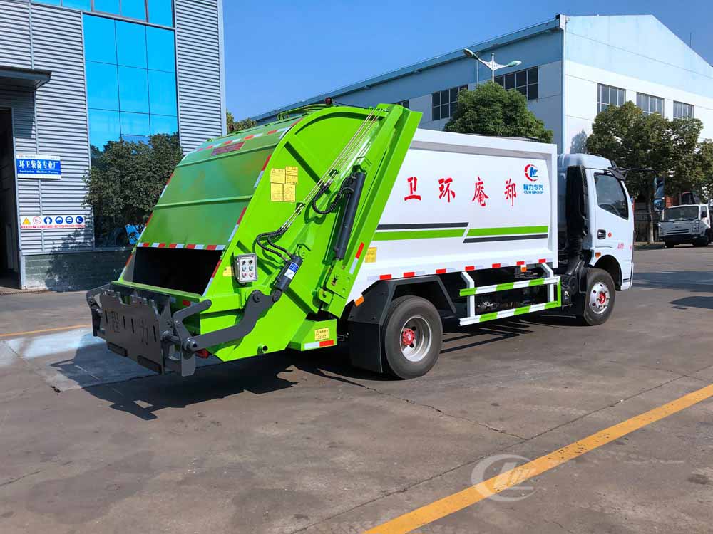 國(guó)六8立方東風(fēng)D7 壓縮垃圾車(chē)
