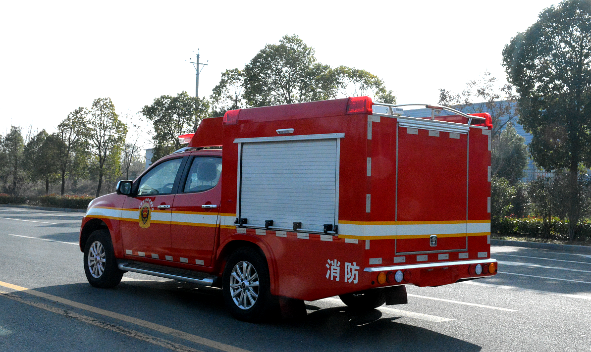 五十鈴?fù)ㄓ嵵笓]車(chē)