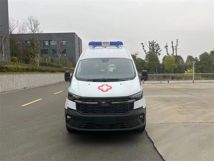 新款福特新全順T6國六監(jiān)護(hù)型救護(hù)車！